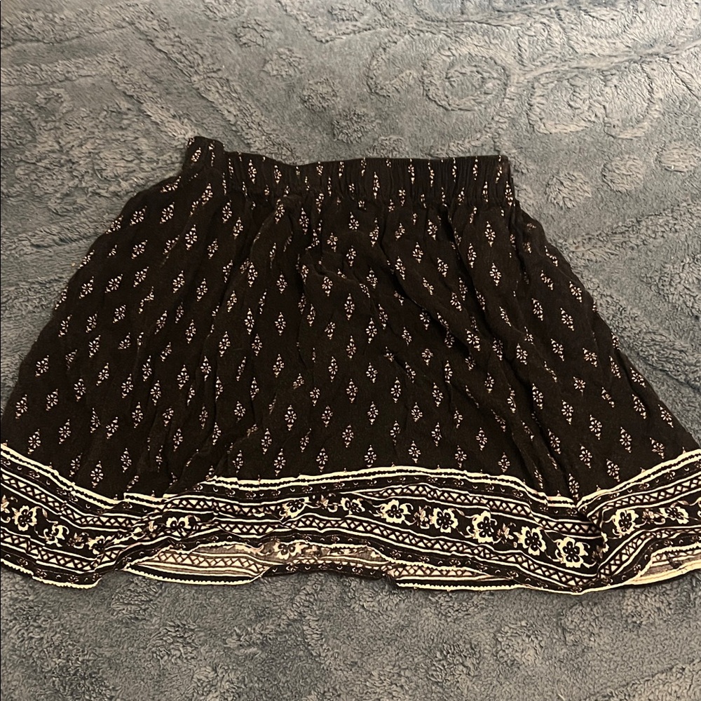 Hollister Black and Cream Patterned Skater Skirt